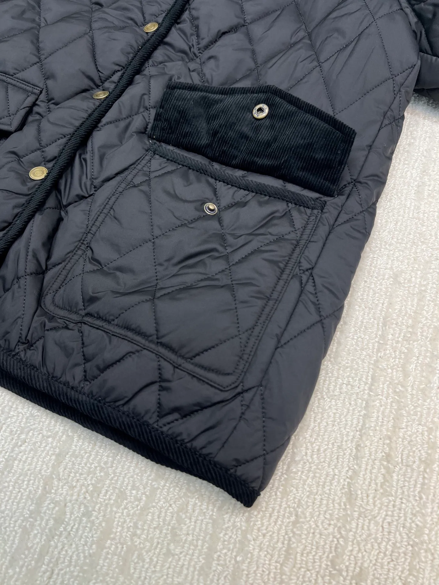 P350 Ralph Lauren logo embroidered diamond plaid corduroy cotton jacket. Exquisite small logo embroidery on the chest, corduroy color-blocked lapels, pocket design showing details, customized accessories, complete with three standards. Size: S M L XL